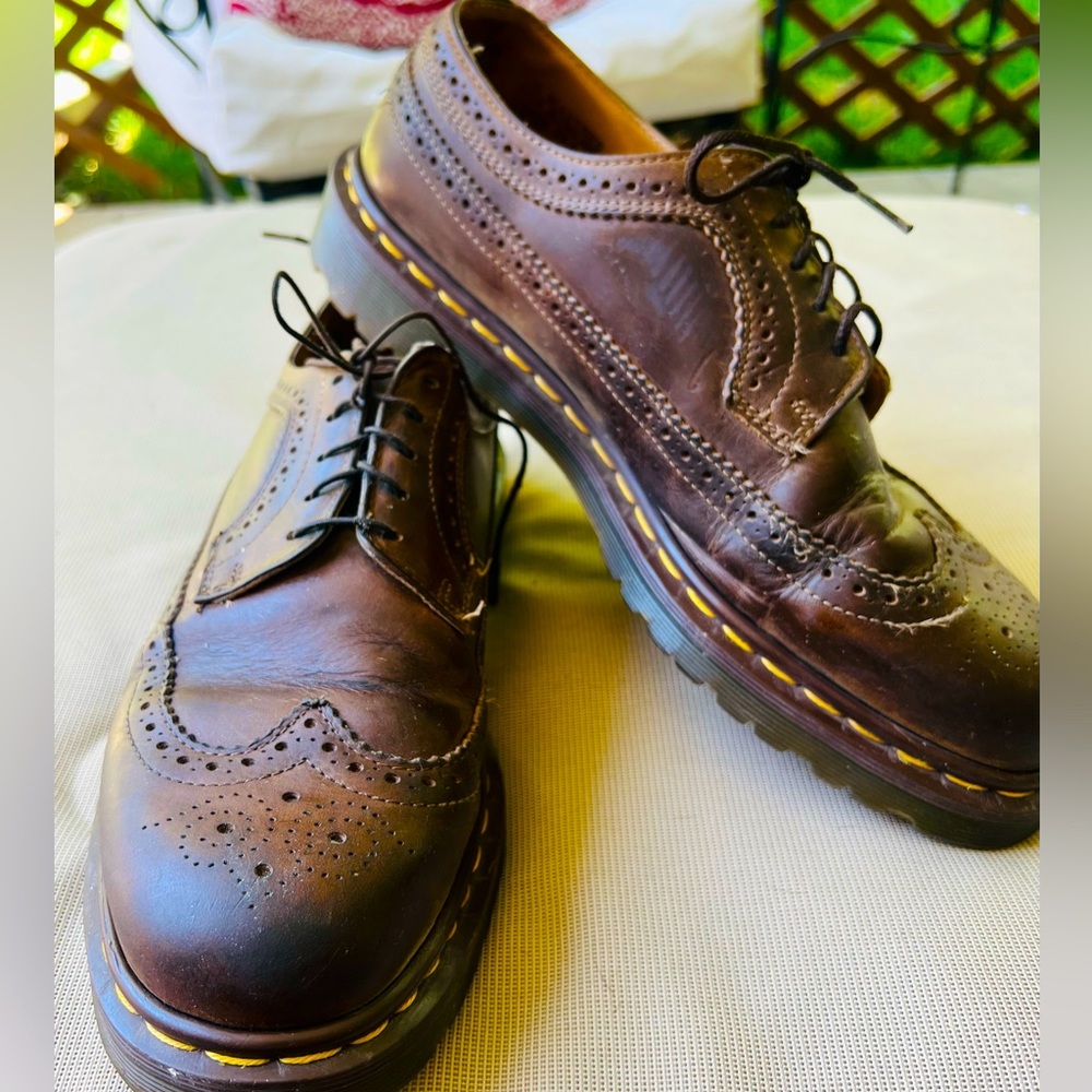 Vintage Dr. Martens Brown Leather Brogue Wingtip shoes 3989